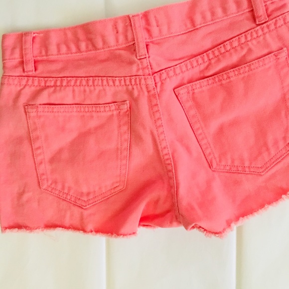 Forever 21 pink denim shorts - Picture 3 of 4